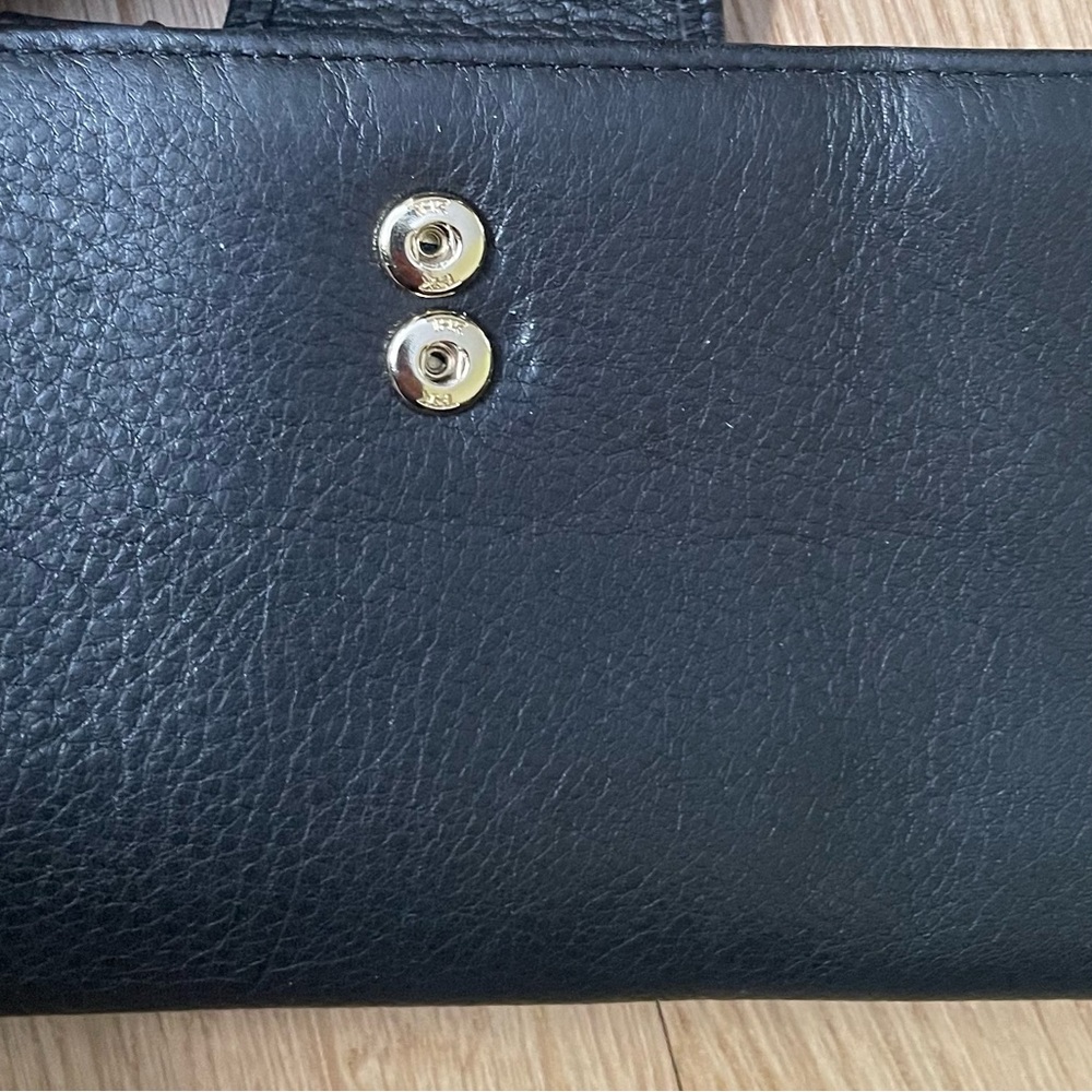 Black leather Osgoode Marley RFID wallet with gold snap closure - Picture 6 of 8